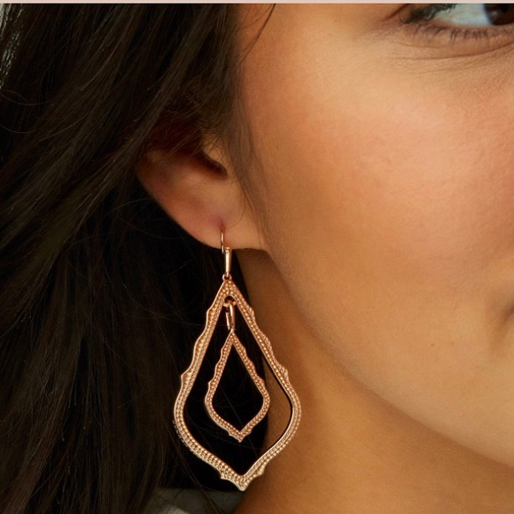 ✂️KENDRA SCOTT Simon Drop Earrings in Gold - Picture 8 of 13